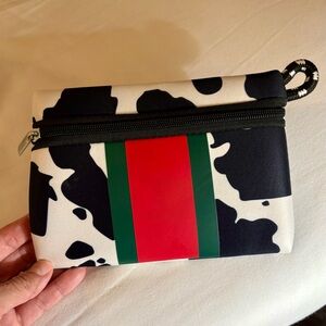 NP-4500 COW
BLACK RED STRIPE
NEOPRENE POUCH BAG